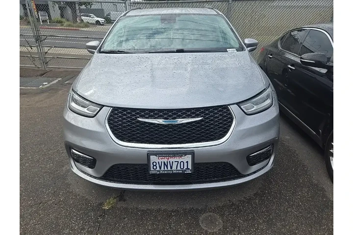 $23633 : Chrysler Pacifica Hybrid 202 image 2