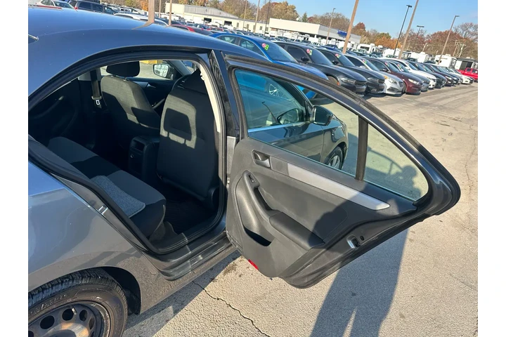 $6980 : 2017 Jetta 1.4T S Manual image 8