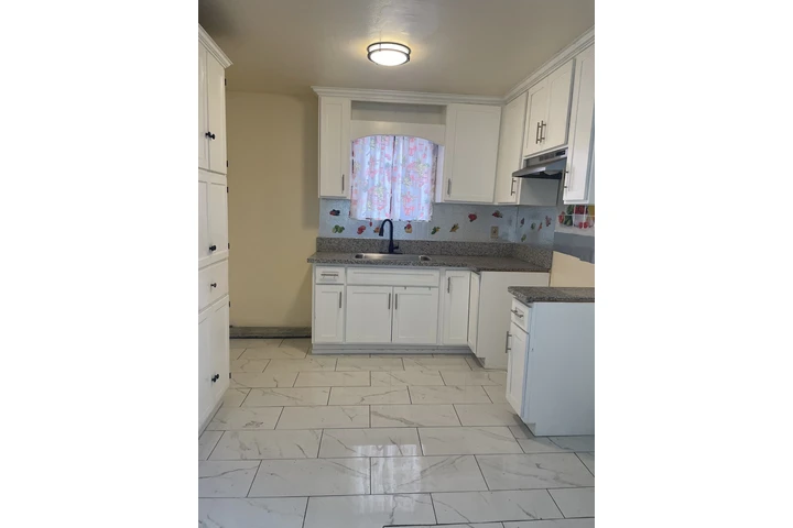 $1800 : Apartamento para renta en image 2