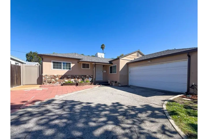 $2480 : 3 Bed 2 Bath House in Lynwood image 1