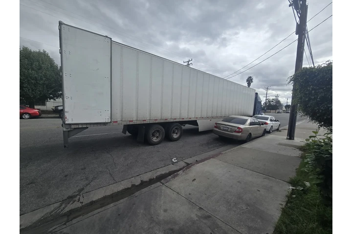 $17500 : 2023 Hyundai trailer 53 pies image 4