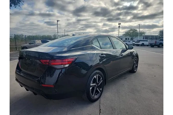 $20496 : Nissan Sentra 2025 SV 4dr Se image 3