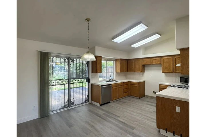 $1400 : casa perfecta en alquiler image 3