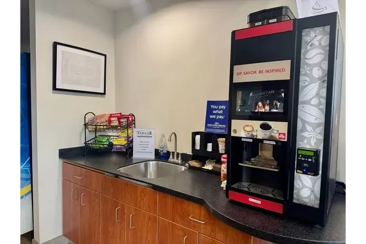 $36500 : Ford F-150 2022 4x4 Lariat 4 image 3