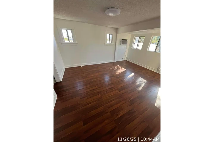 $1300 : Pollo Properties LLC W 59th image 5