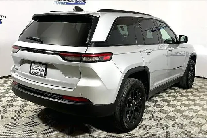 $29148 : Jeep Grand Cherokee 2024 4x4 image 9