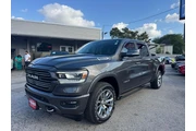 2022 RAM 1500 Laramie Crew Ca en Houston