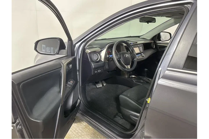 $18400 : 2015 RAV4 XLE image 2