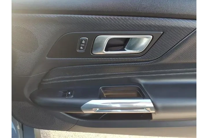 $31579 : Ford Mustang 2024 EcoBoost 2 image 5