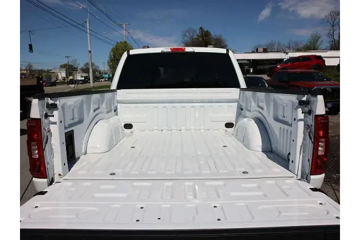 $39880 : Ford F-150 2023 4x4 XLT 4dr image 10
