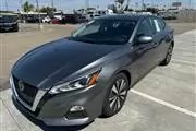 $15999 : 2021 Altima 2.5 SV thumbnail