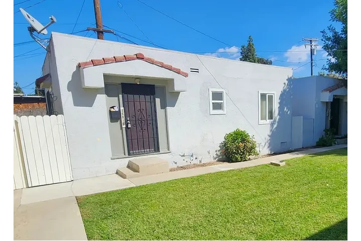 $1100 : Welcome to 15918 Hunsaker Ave image 2