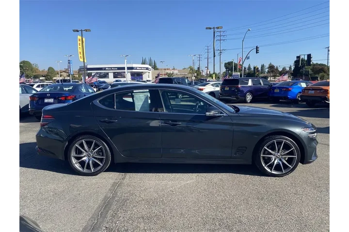 $23995 : Genesis G70 2023 2.0T 4dr Se image 2