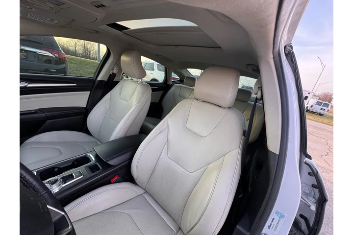 2017 Fusion Titanium AWD image 9