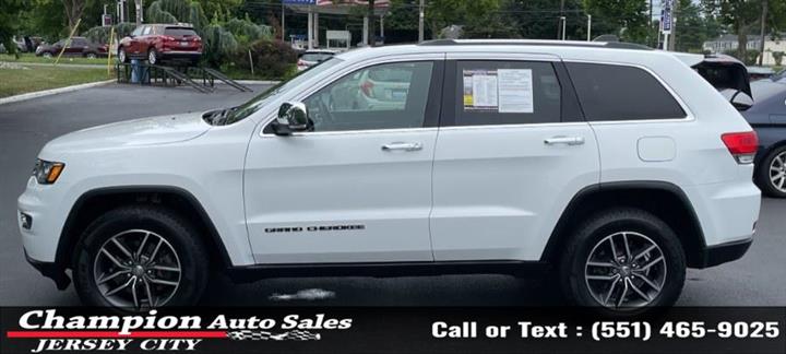 Used 2018 Grand Cherokee Limi image 2