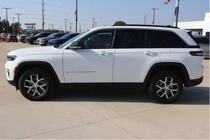 $39990 : Jeep Grand Cherokee 2024 4x4 image 8