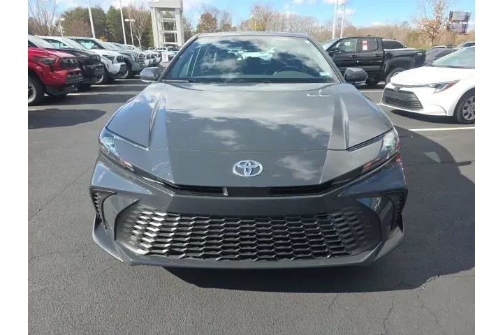 $29078 : Toyota Camry 2025 SE 4dr Sed image 2