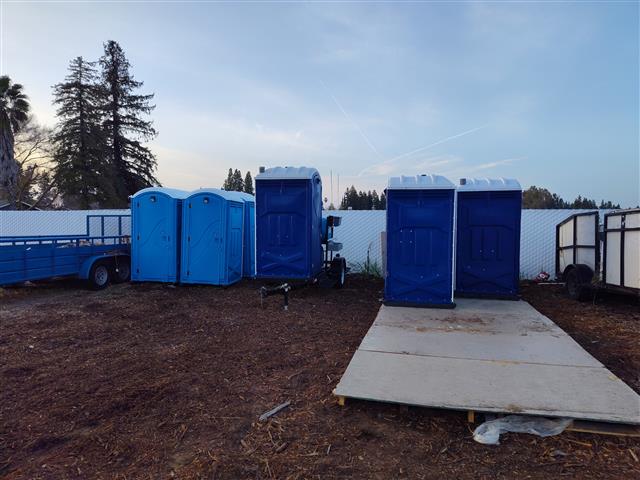 Rent portable toilet and sink image 4