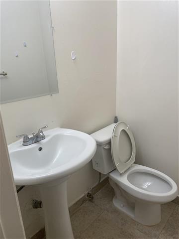 $1200 : Rento recámara con baño image 1