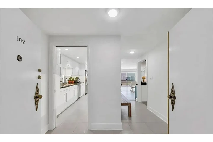 $5500 : HOME WITH COMFORT image 1