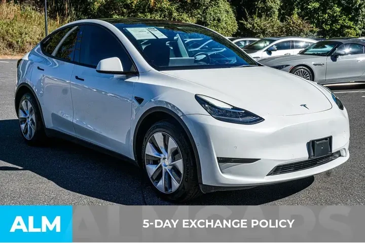 $31920 : Tesla Model Y 2022 AWD Long image 4