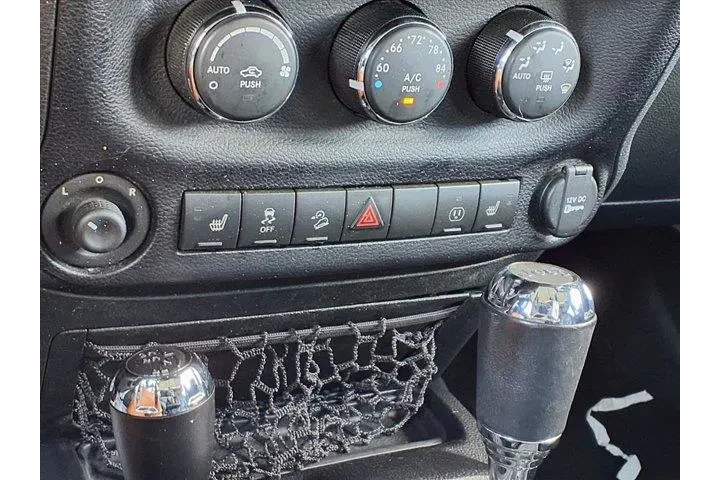 Jeep Wrangler Unlimited 2015 image 10