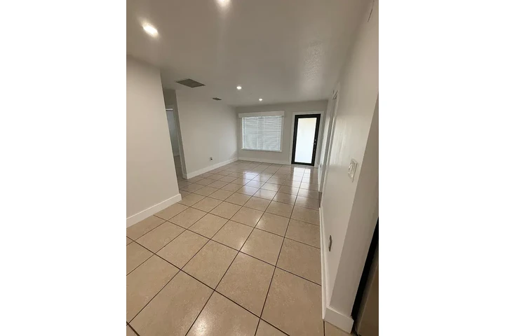 $2000 : Beautiful 3 bedroom, 2 baths s image 6