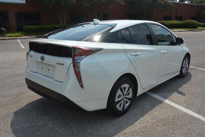 2016 Prius Four image 6