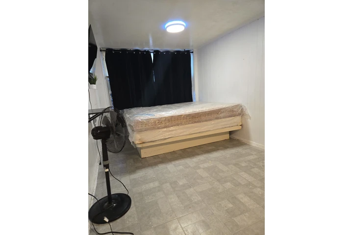 $875 : Rento cuarto para 1 person image 2
