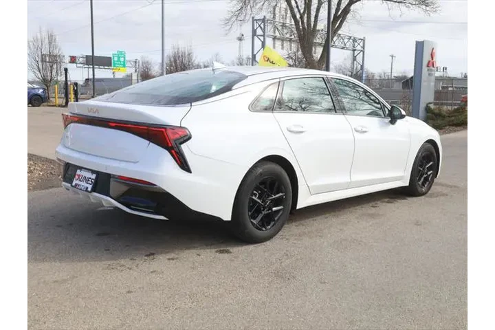 $21770 : Kia K5 2025 LXS 4dr Sedan image 10