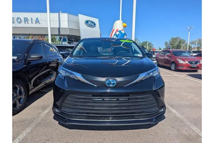 Toyota Sienna 2025 XLE 8-Pas image 2