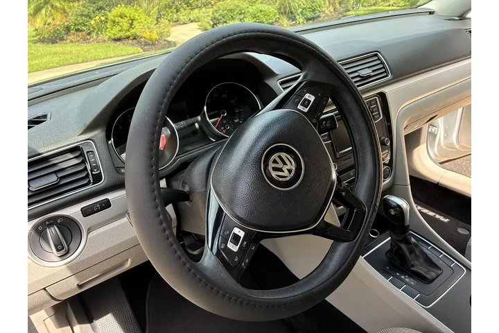 $4500 : 2016 Volkswagen Passat S image 10