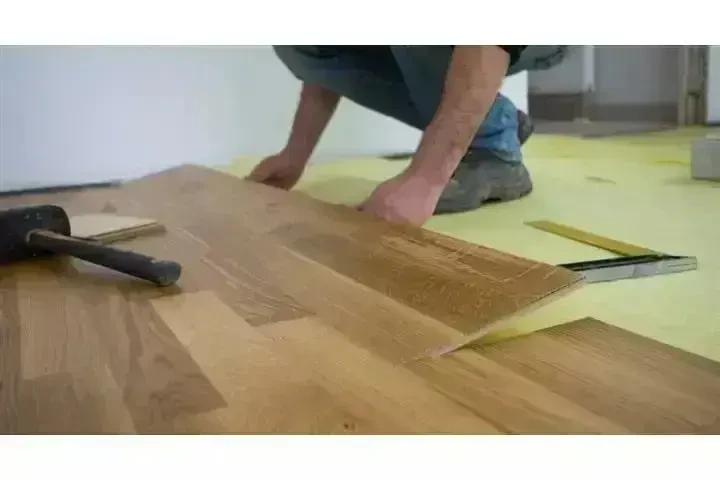 INSTALACIÓN DE PISOS Y CARPETA image 1