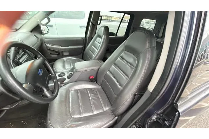 $9999 : Ford Explorer 2002 4dr XLT 4 image 4