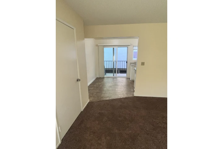 $2400 : RENTO APT 2 CUARTOS LYNWOOD image 3