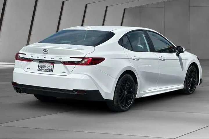 $32700 : Toyota Camry 2026 SE 4dr Sed image 4