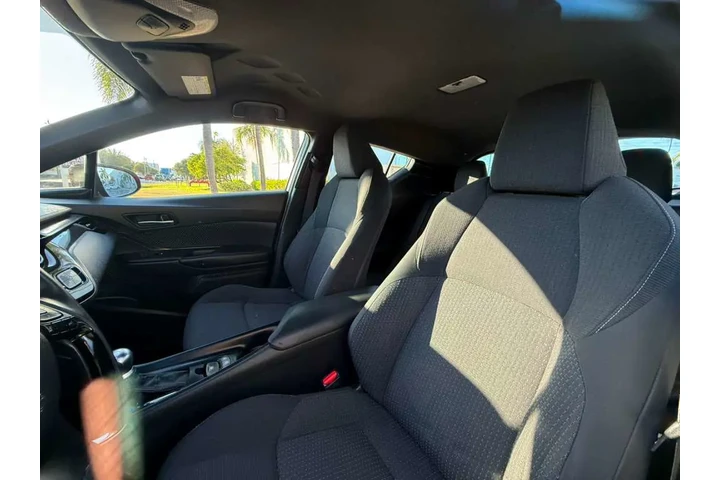 $11900 : TOYOTA C-HR XLE image 2