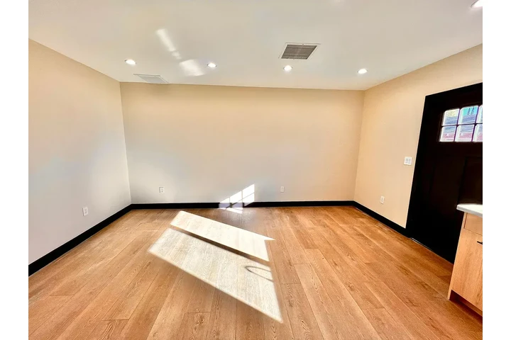 $1000 : casa bellamente remodelada image 4