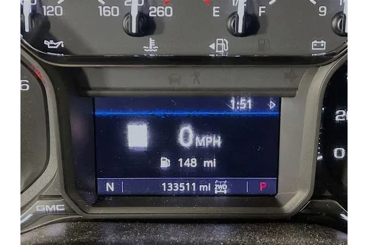 $33975 : GMC Sierra 1500 2019 4x4 SLT image 8