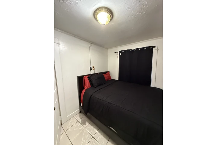 $80 : Se renta cuarto image 1