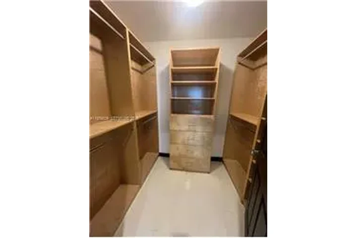 $4500 : Rental property with 4 bedro image 8