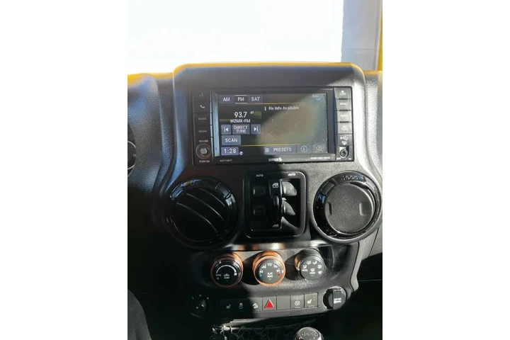 $12999 : 2014 Wrangler Unlimited Sahara image 6