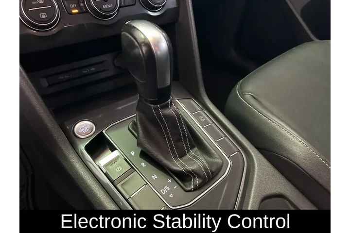 $11813 : Volkswagen Tiguan 2021 SE 4d image 8