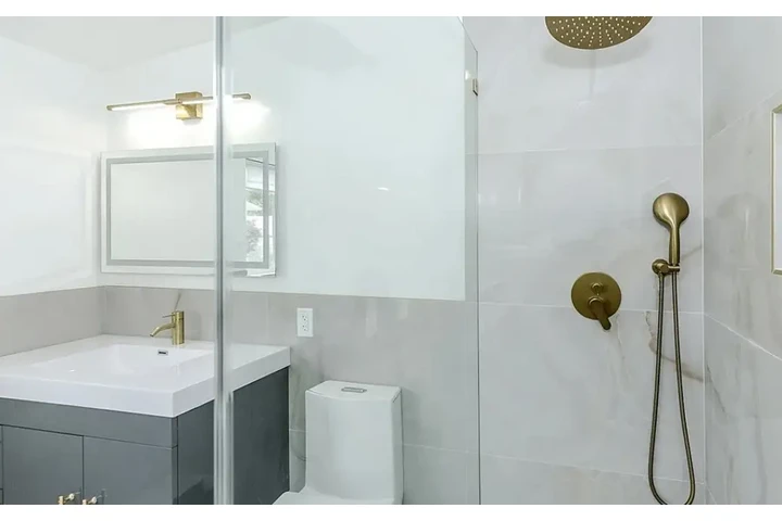 $2400 : Nice 3Bedroom House image 4