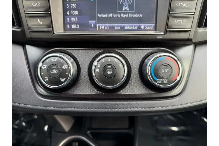 $16800 : Toyota RAV4 2017 AWD LE 4dr image 9