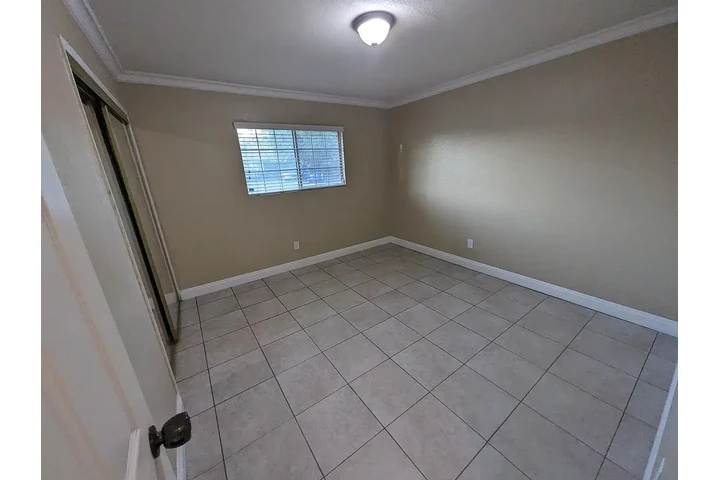 $1250 : Rialto- Move In Ready image 9