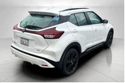 $19995 : Nissan Kicks 2023 SR 4dr Cro thumbnail