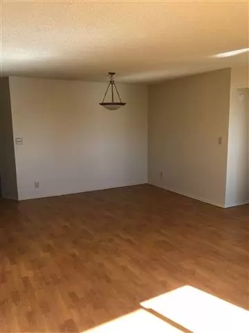 $2595 : 2 Bedroom Apartment Glendale image 6