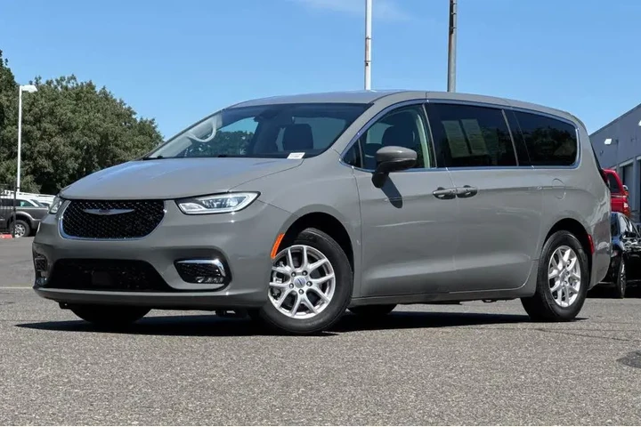 $25880 : Chrysler Pacifica 2023 Touri image 1