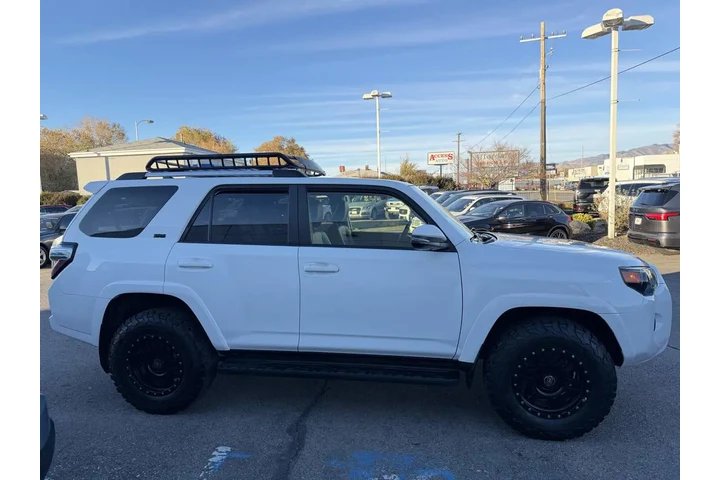 $38710 : 2020 4Runner SR5 Premium image 7